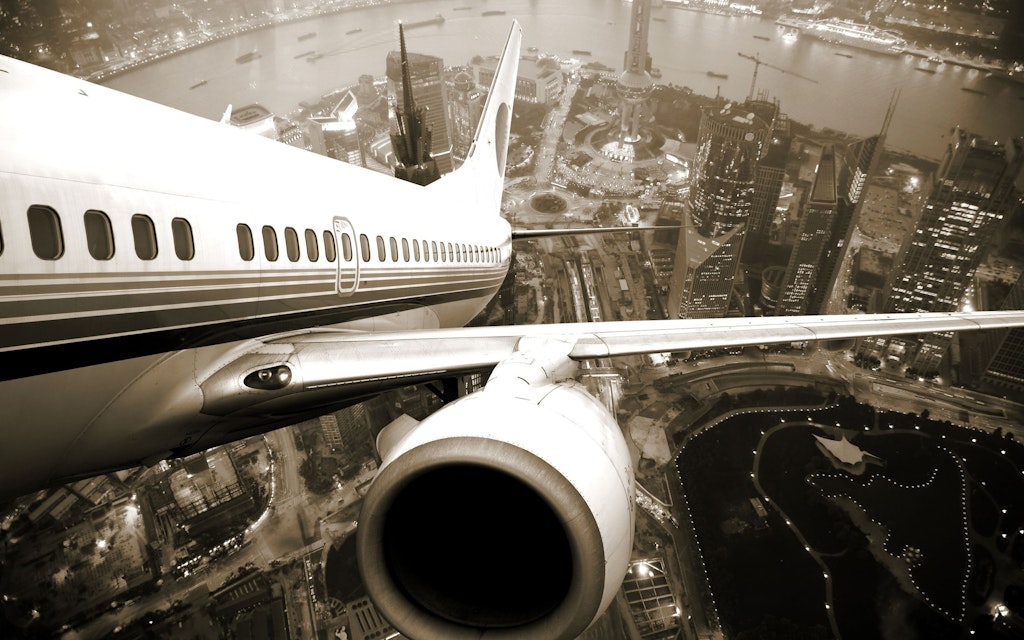 city-airplane-take-off-the-river-drive-windows