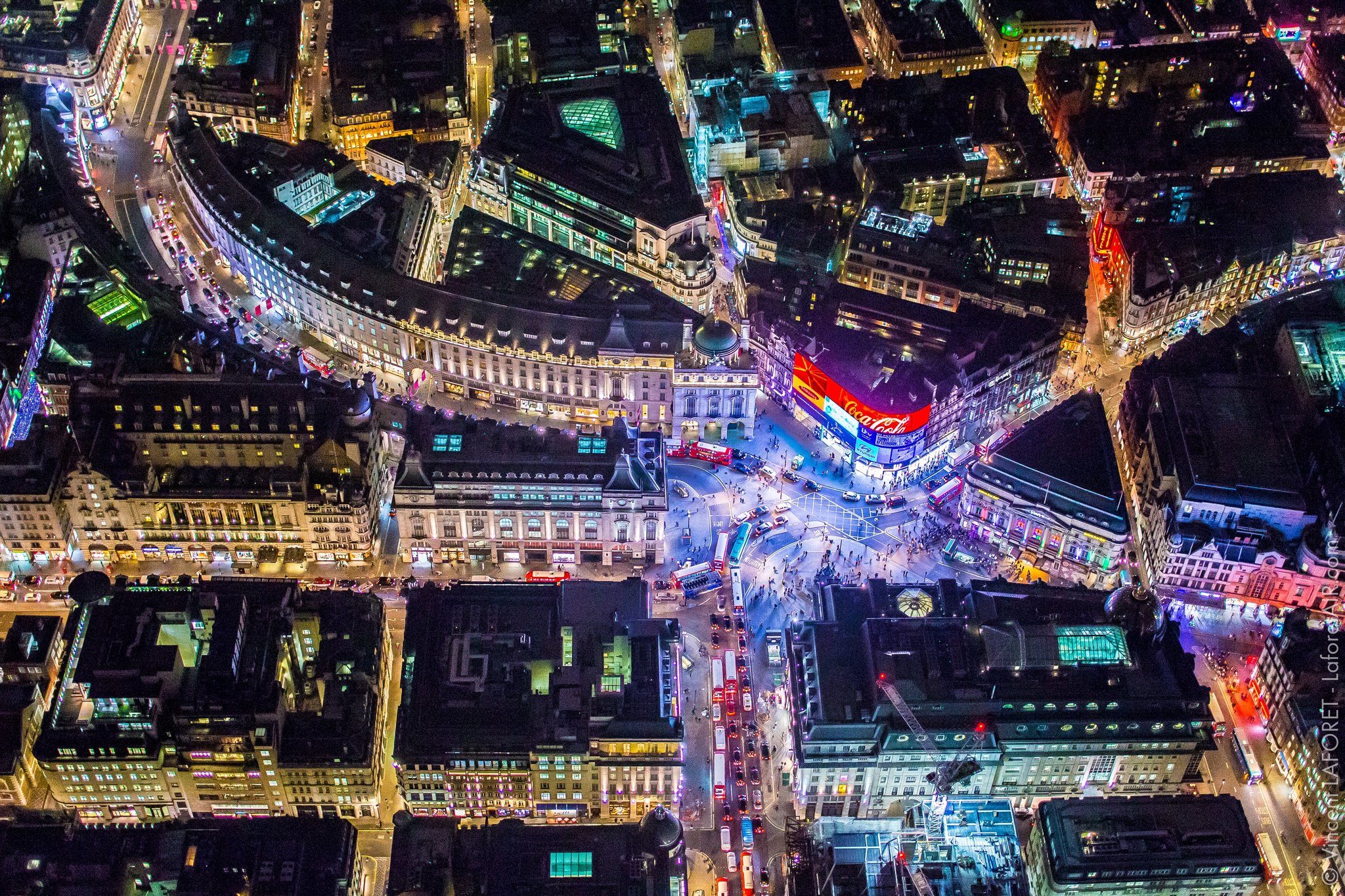 Image Credit : Piccadilly Circus