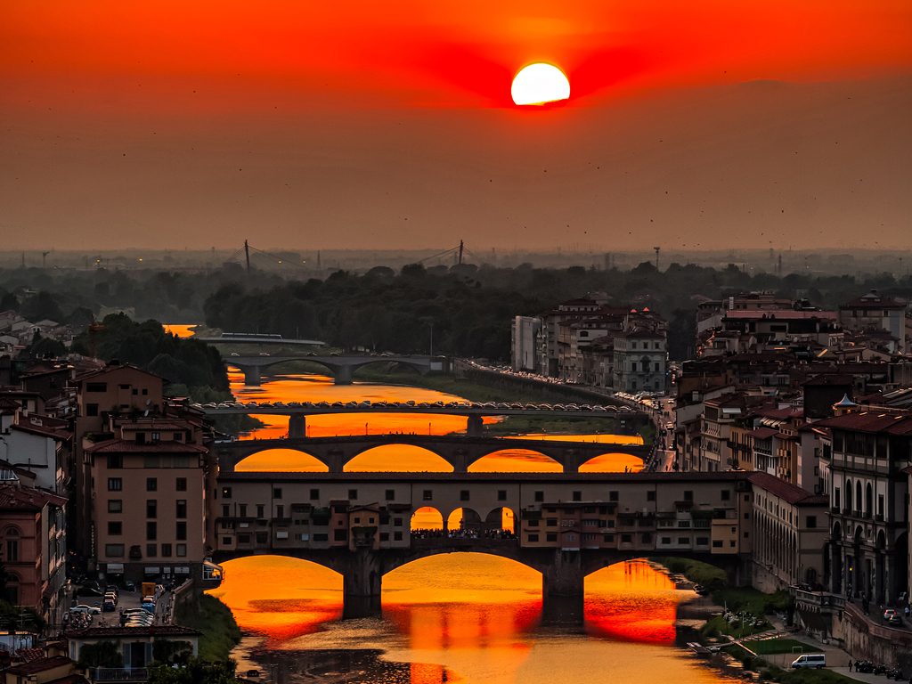 Sunset over the river Arno