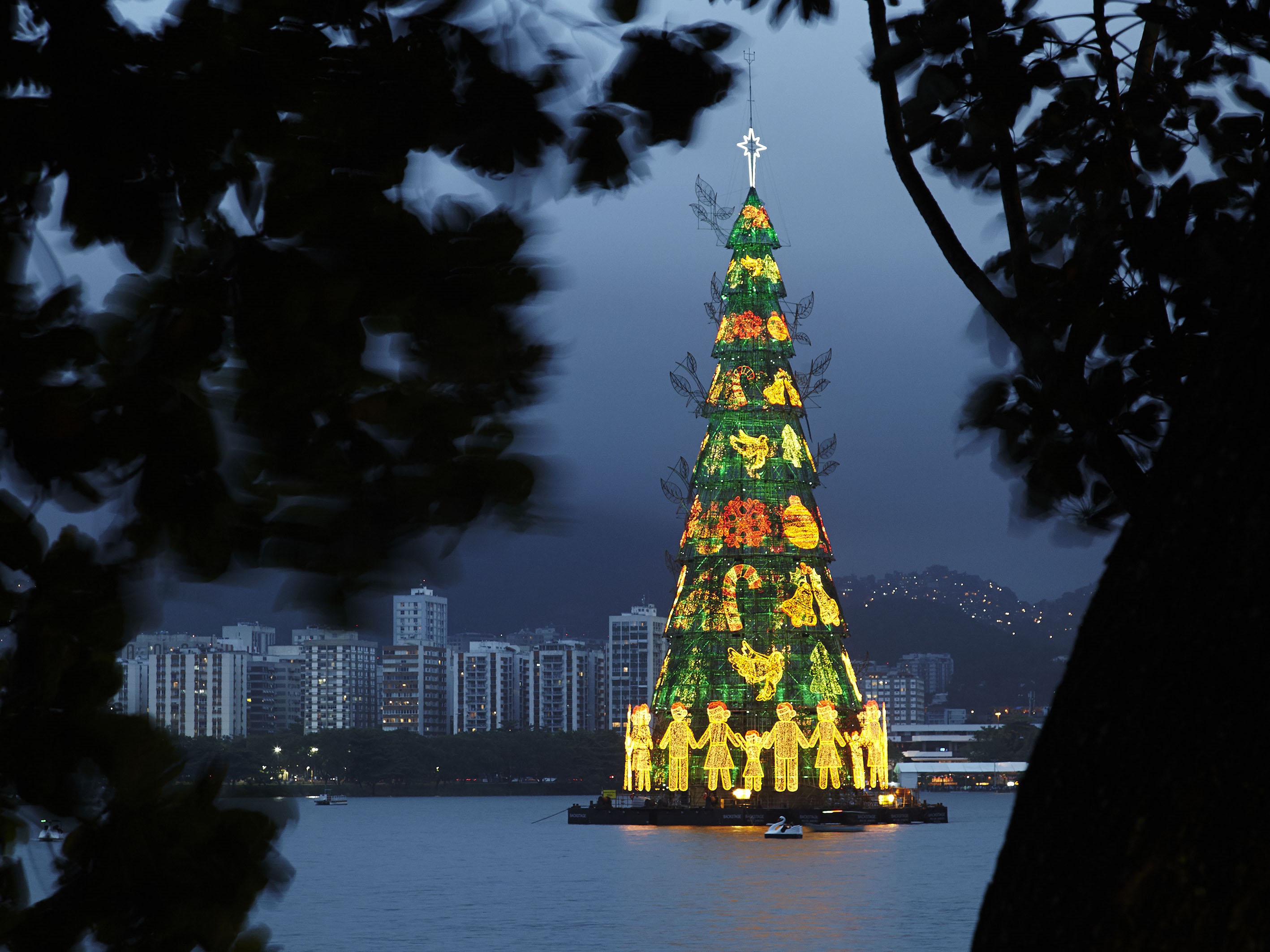 Rio-de-janeiro-christmas-tree-brazil
