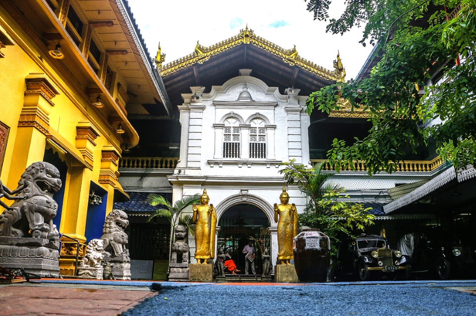 Gangaramaya Buddhist temple