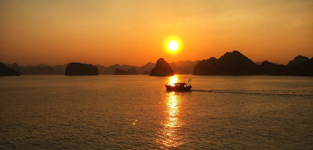 first timer guide to vietnam, halong bay