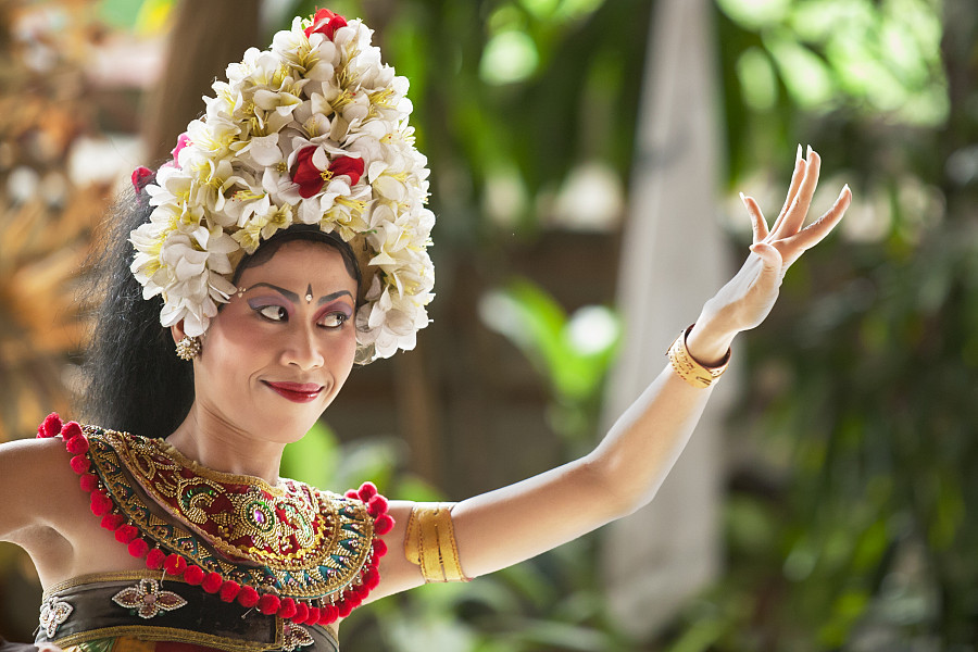 Basic Bali Etiquettes - What to Wear in the Temples, Do's & Don'ts