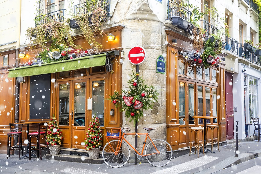 Parisien Cafe In Christmas