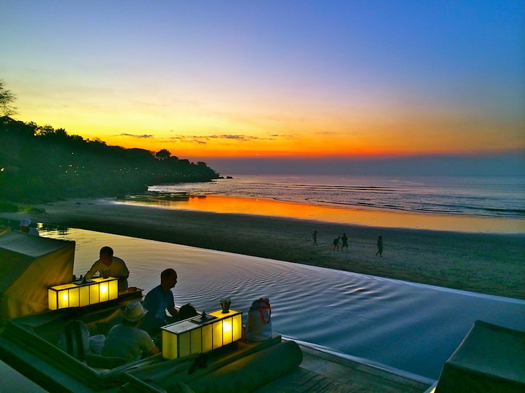 Sunset view infinity pool