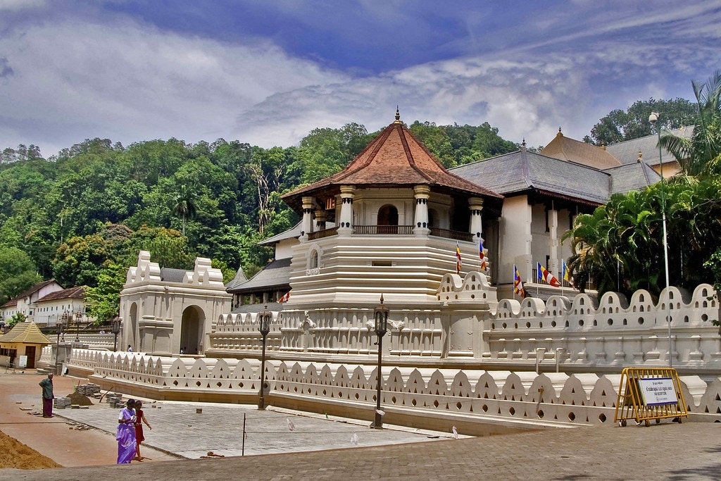 A beautiful picture of the temple of tooth Relic in Kandy