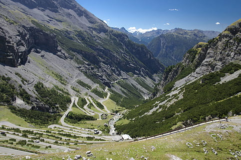 Complete view of Chele La Pass