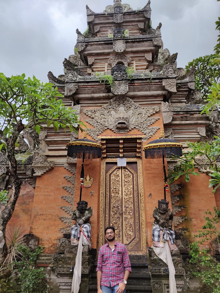 A guy posing in the front of Uluwatu temple in Bali