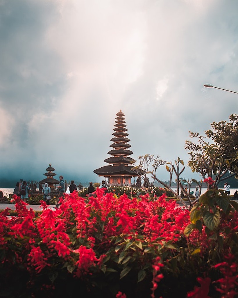 Sunset view at Ulun Danu Beratan temple at Bali 