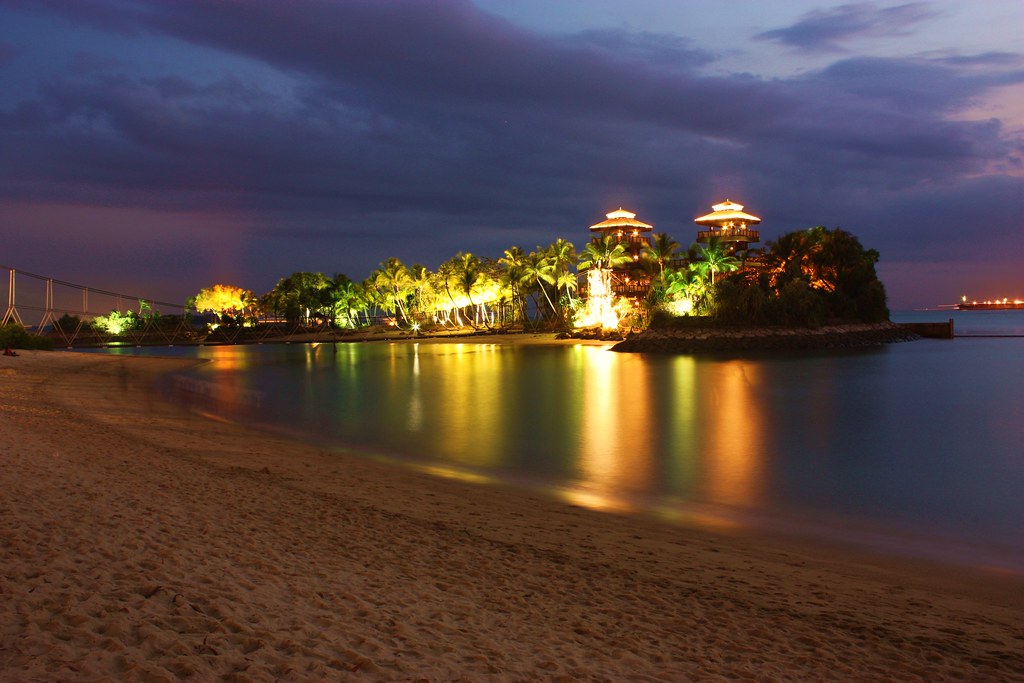 Night lights of Palawan Beach
