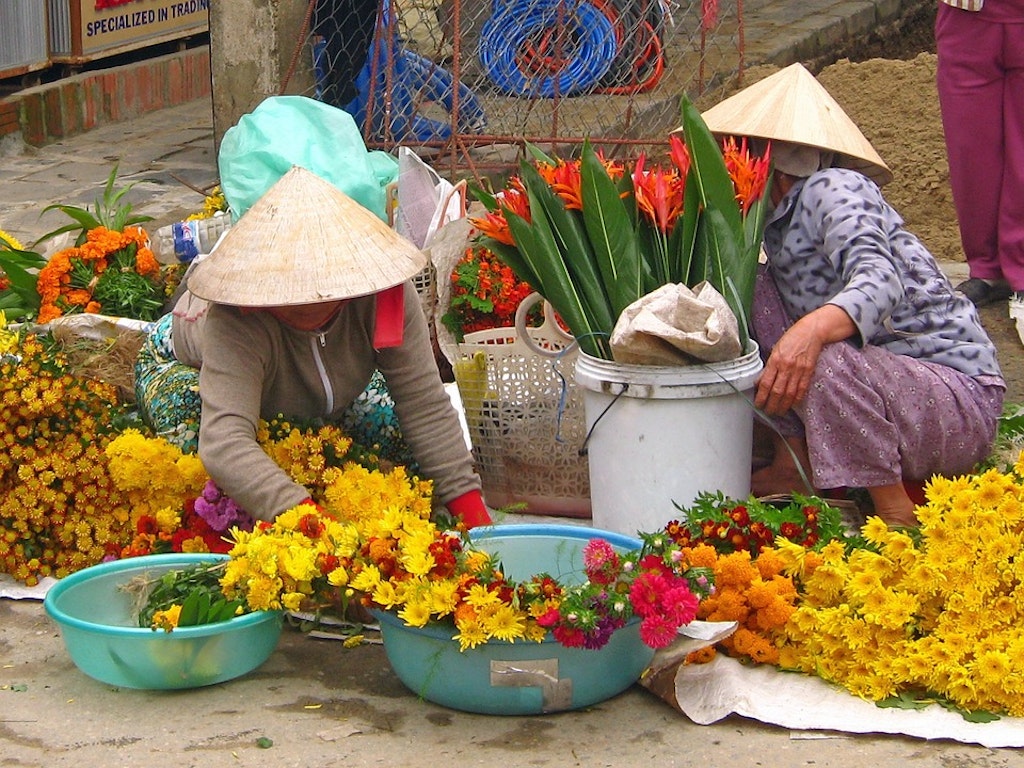 Flower Shopping Market in Hanoi, Vietnam 