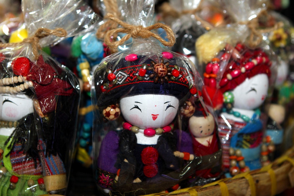 Vietnamese Doll Shopping 