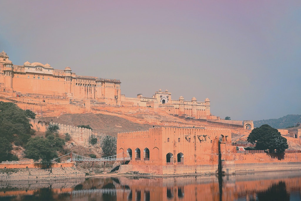 The overlook of the Amber fort from the Maota Lake