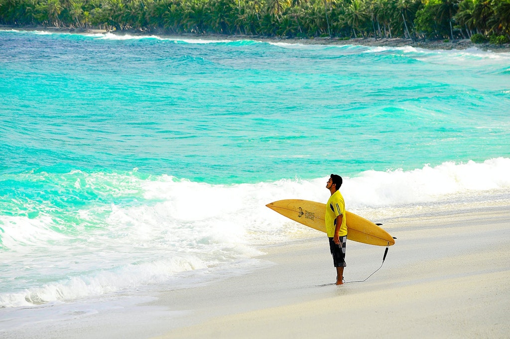 Maldives Surfing 