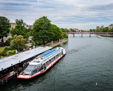 Cruise in Seine river