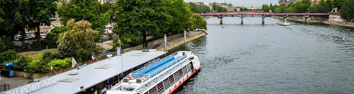 Cruise in Seine river
