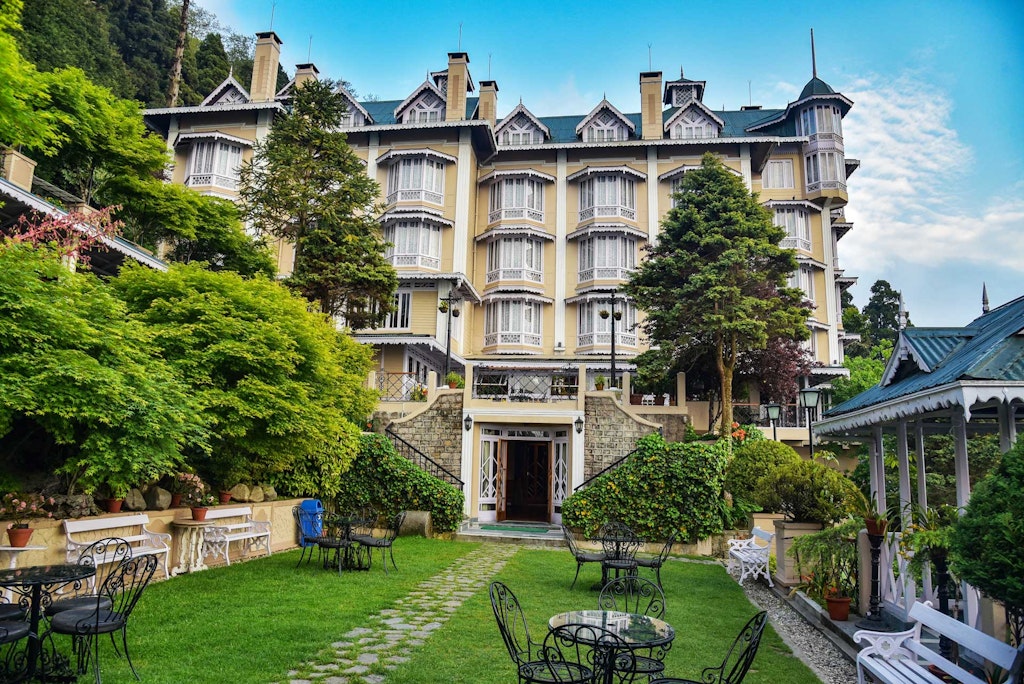 Cedar Inn, a hotel which is famous for Darjeeling tourism