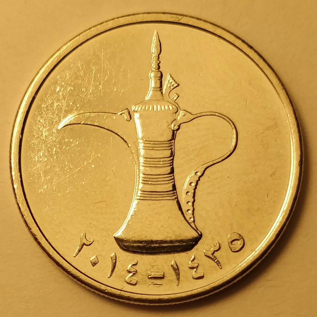 A picture of 1 Dirham coin representing Dallah Coffee Pot on it