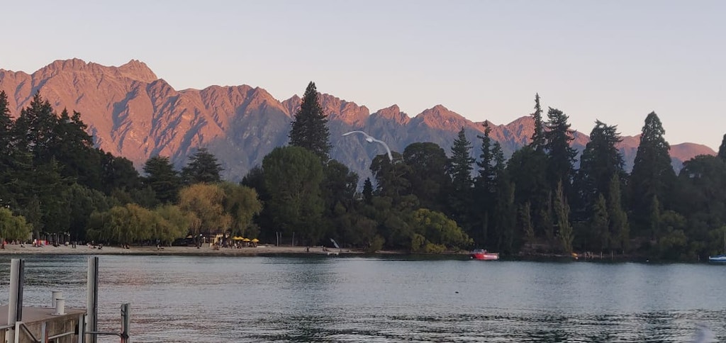A picture of the beautiful mountains in New Zealand