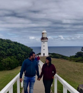 A beautiful picture of a couple with a breathtaking scenery in Australia