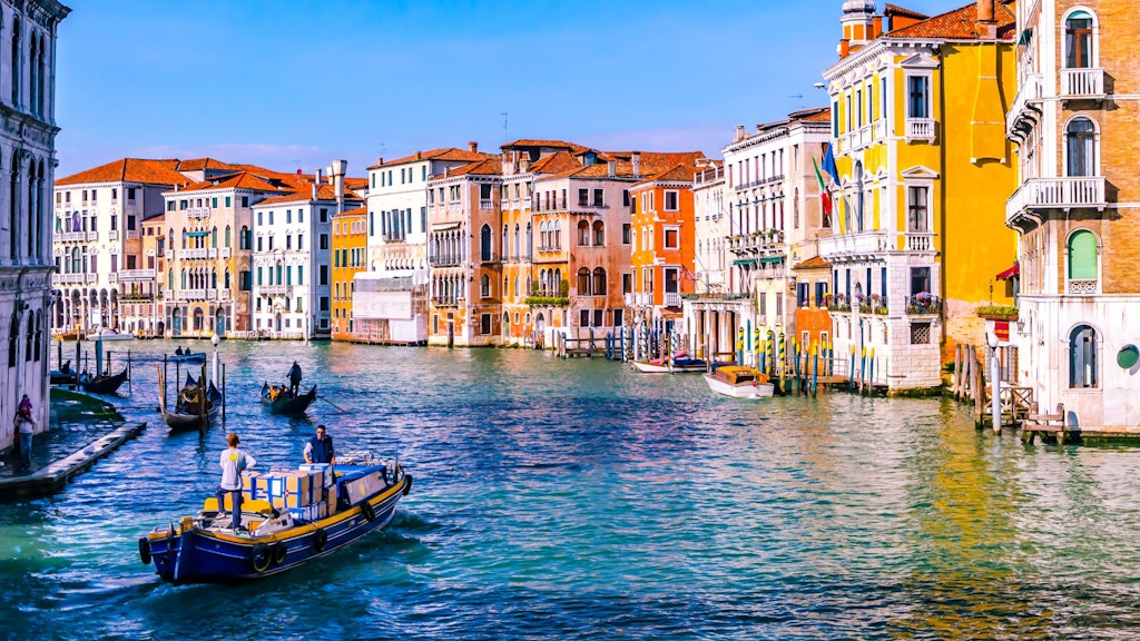 An amazing view of Venice, one of the places for a day trip from Milan