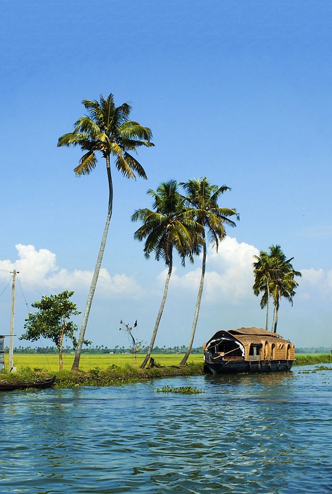 Cochin to Alleppey luxury boats