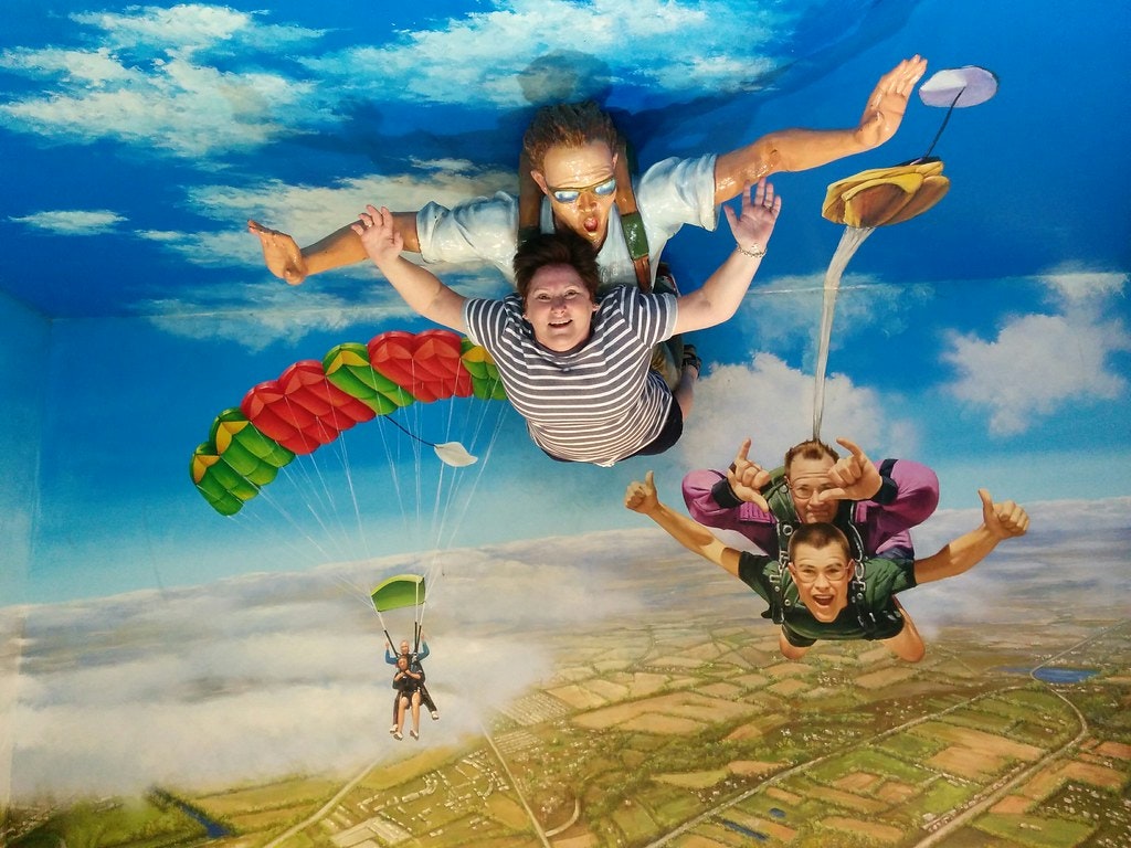 Skydiving illusion 