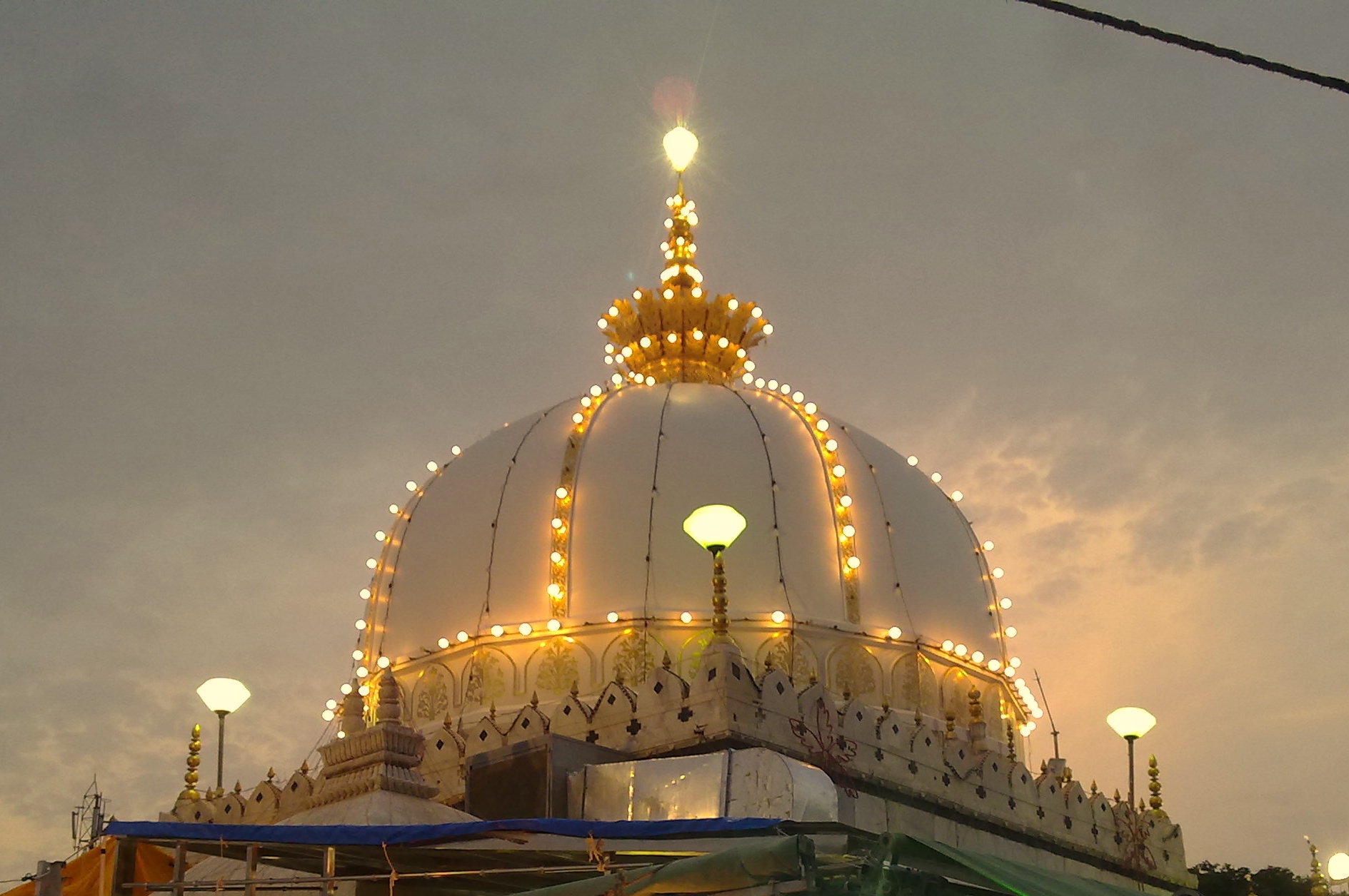 Ajmer Sharif Dargah | History, Architecture, How to Reach & More