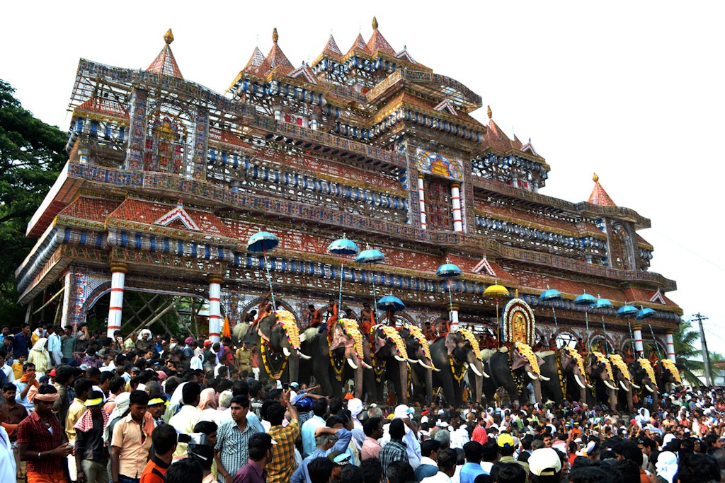 A picture that shows the celebration of Nenmara Vallangi Vela