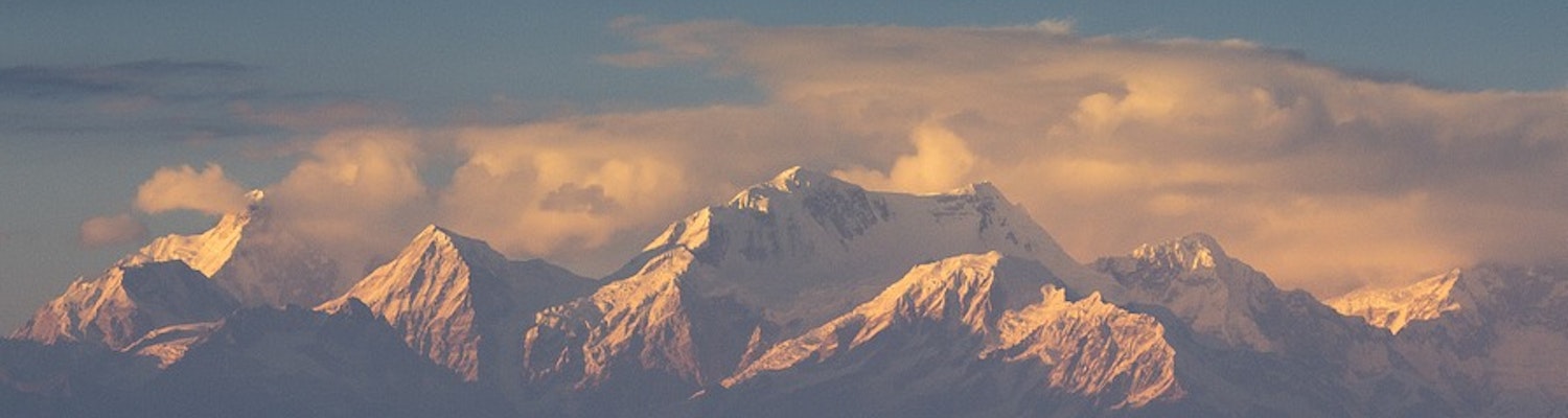 snow capped mountains of darjeeling