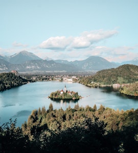 A wide shot of lake bled and Bled castle on the cliff.