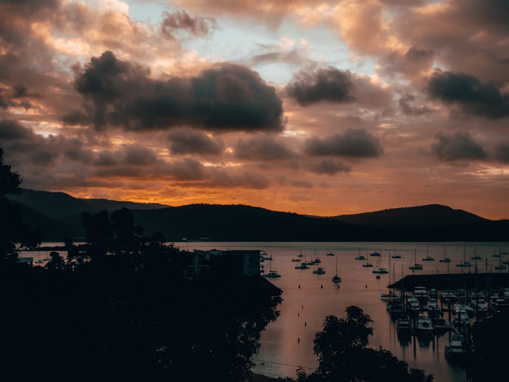 A beautiful view of the sunrise in Airlie Beach, one of the attractions in Whitsunday Islands