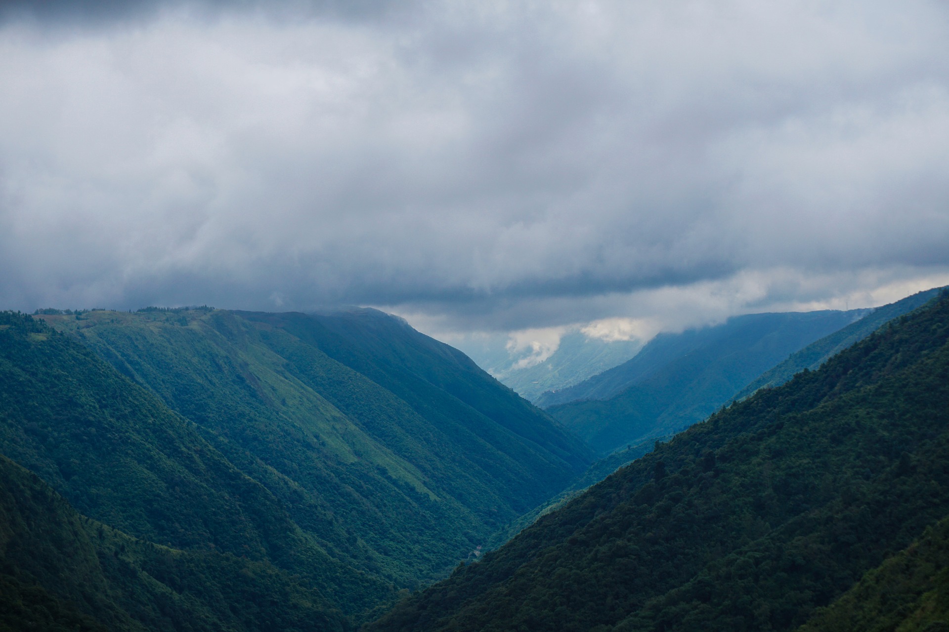 Road Less Travelled: Meghalaya's Natural Wonder- The Laitlum Canyons!