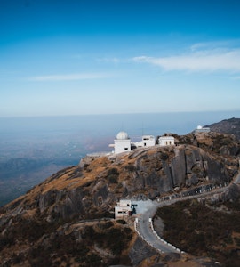 A wideshot of the Hillastation of Mount Abu