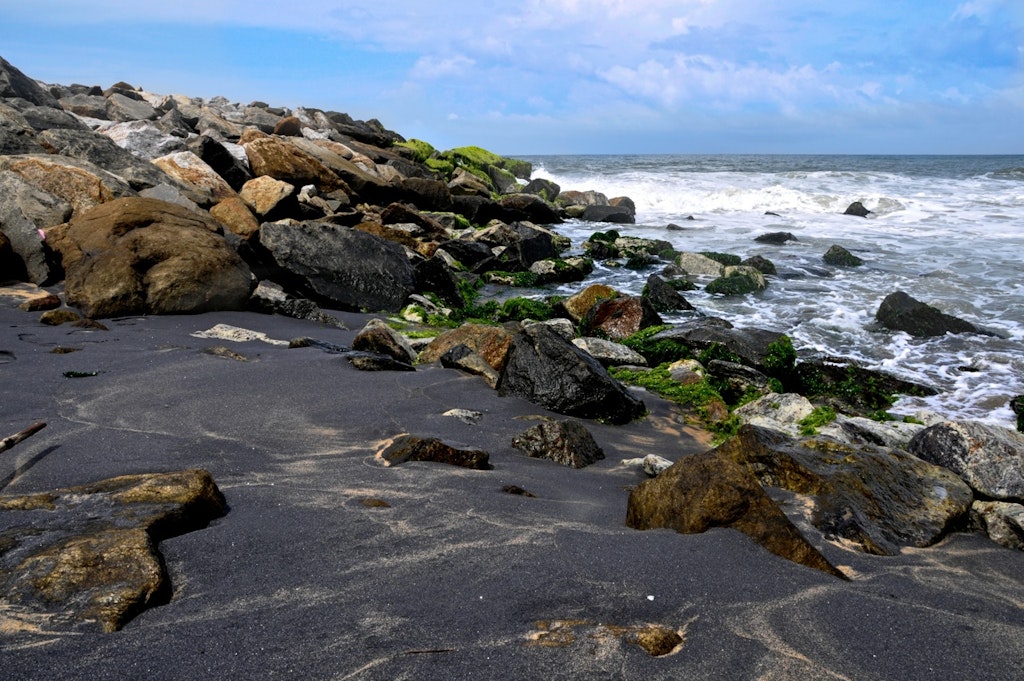 Mayyanad beach is one of the places to visit in Kollam