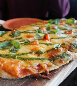 delicious pizza in the restaurants in Auckland