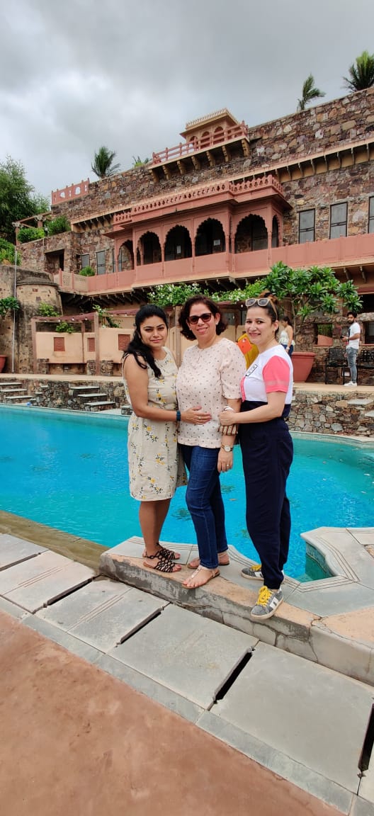 picture in front of the pool during staycation to Neemrana