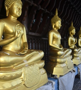 Statues of Buddha in Colombo