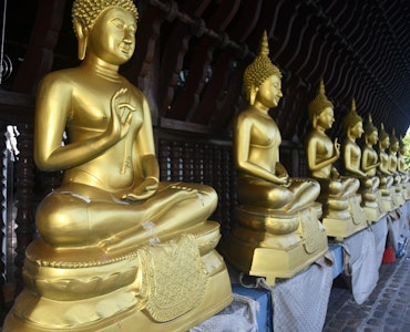 Statues of Buddha in Colombo