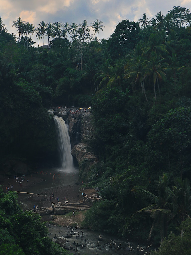 Tegenungan Waterfalls 