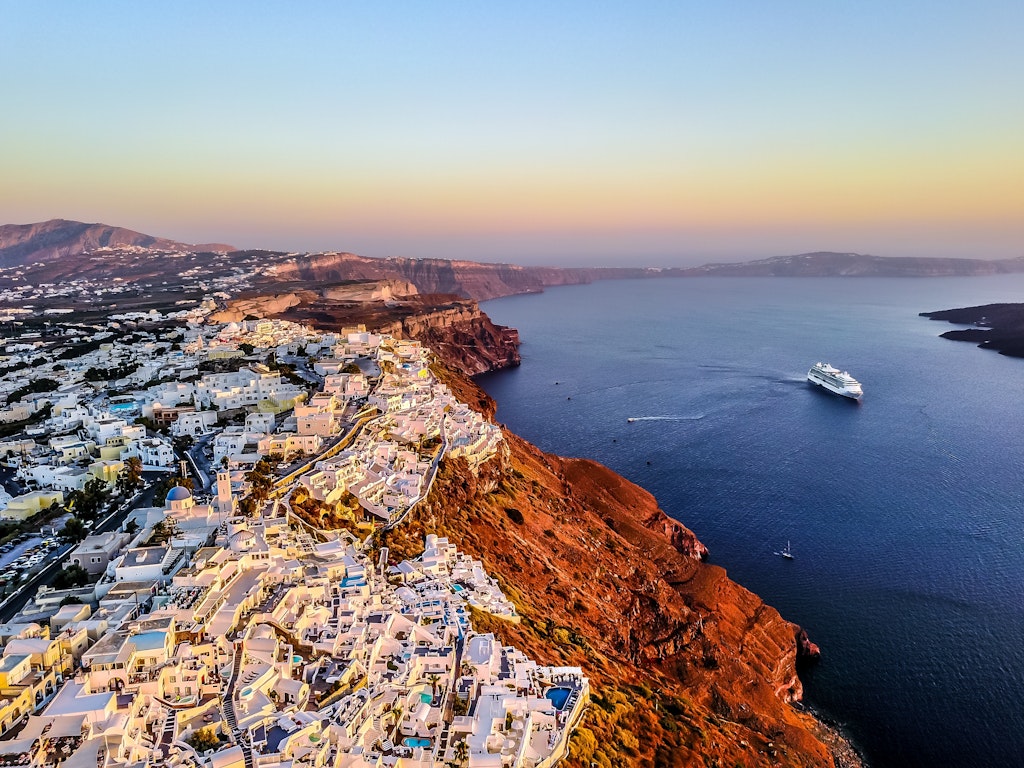 Santorini, perfect honeymoon in Greece