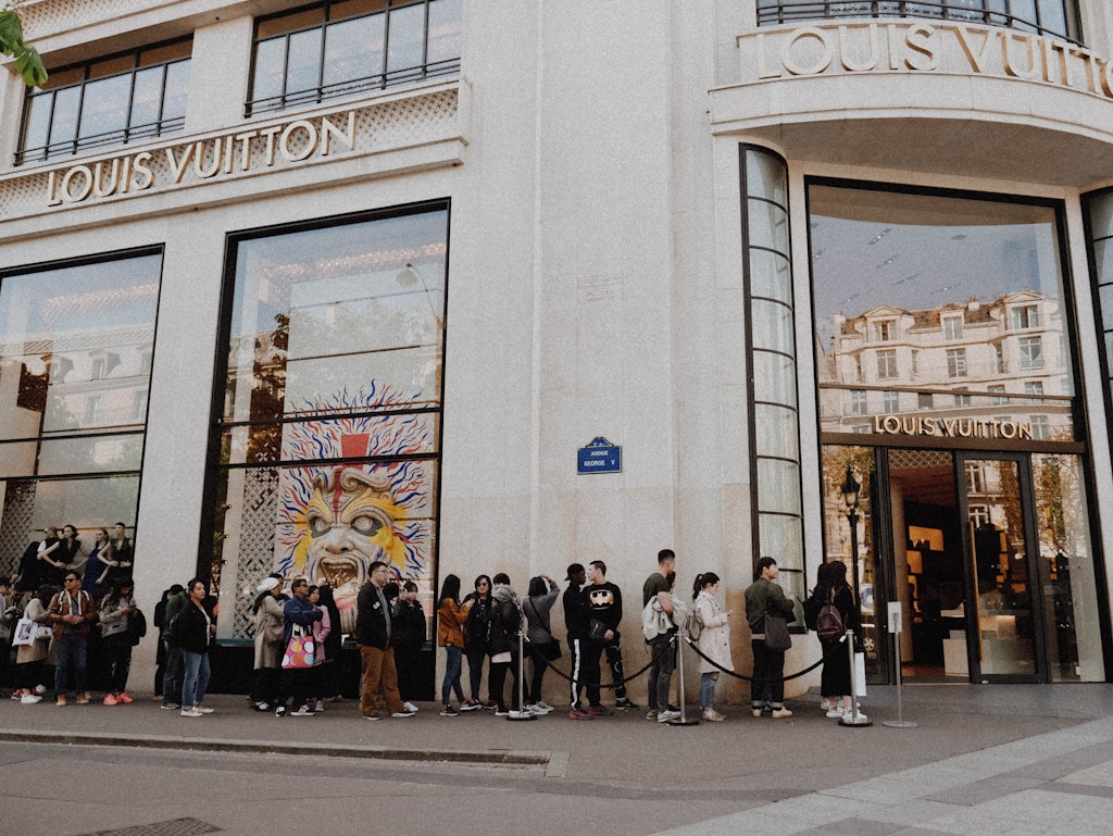 Louis Vuitton Paris, Shopping in Champs Elysees
