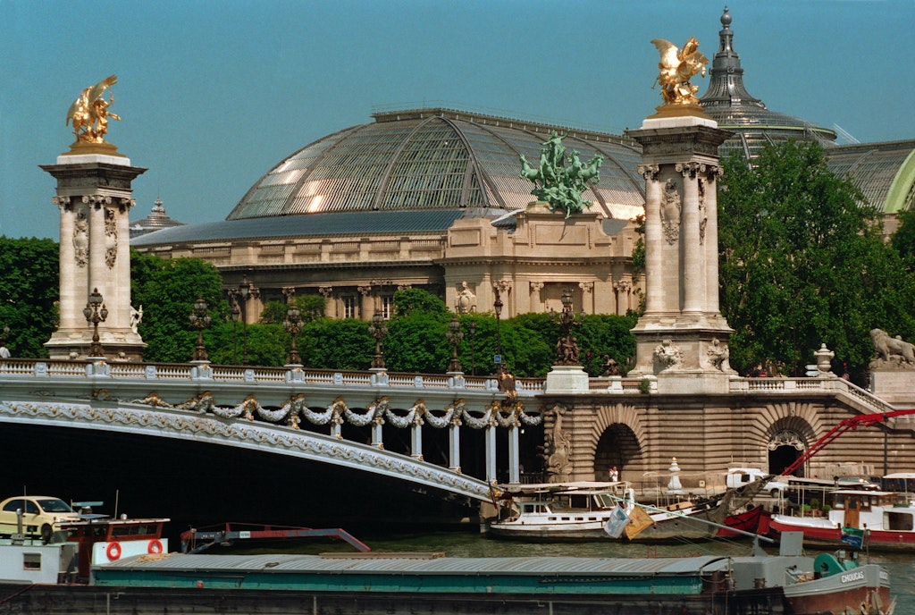 Grand Palais, Must do activities in Champs Elysees