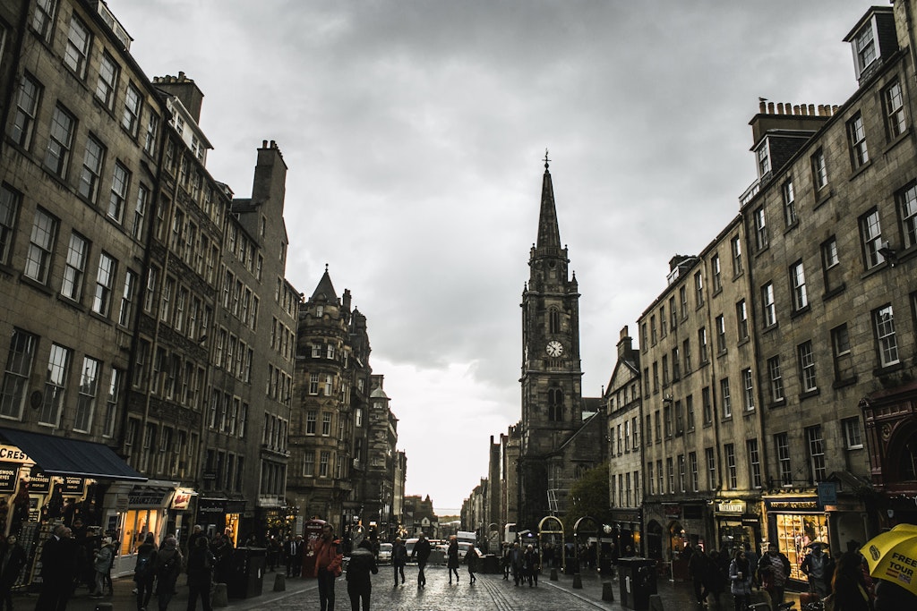 Explore the street of Royal Mile, things to do in Edinburgh