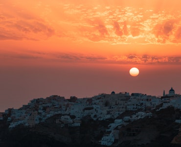 Best places to watch sunset in Santorini