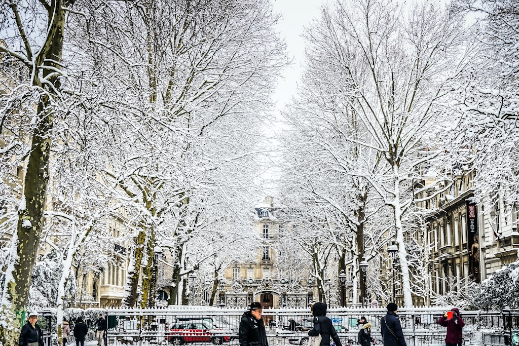Monceau Parc, beautiful parks in Paris, France