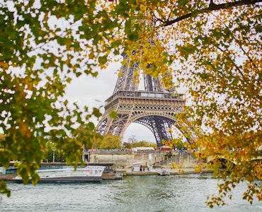 Paris in November – A Handy Guide With Weather, Packing Tips & Places!!