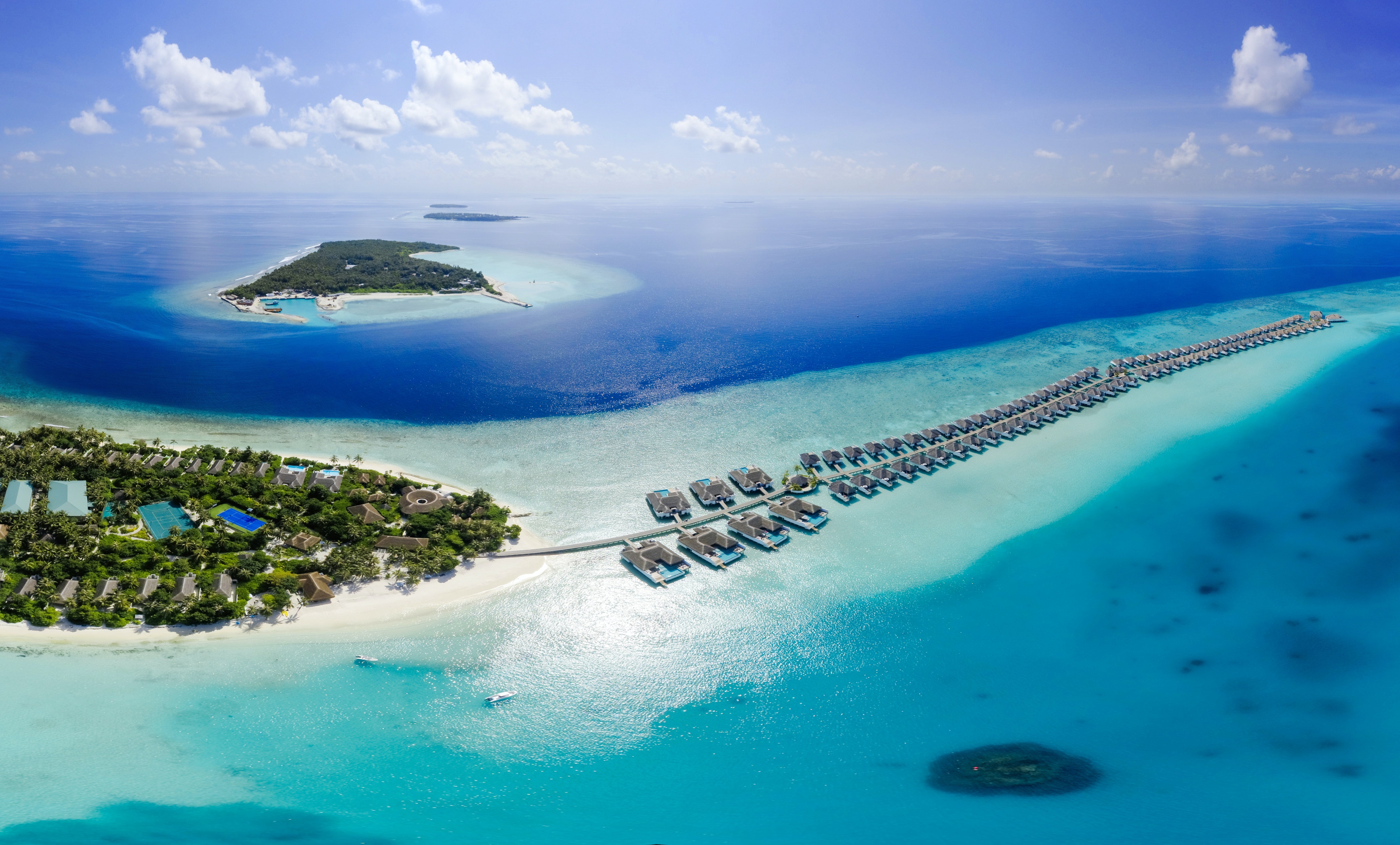 Inhabited island. Мальдивы острова. Индийский океан Мальдивы. Мальдивы фото. Самые красивые острова в мире.