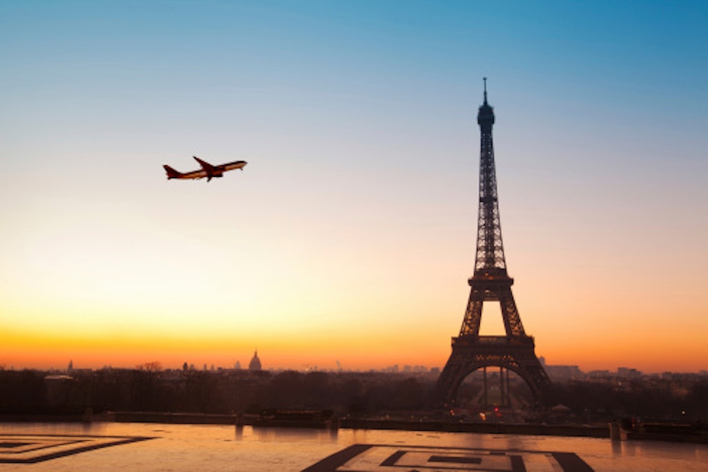 France flight and eiffel tower