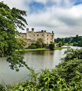 Leeds Castle, Canterbury Cathedral and White Cliffs of Dover Tour